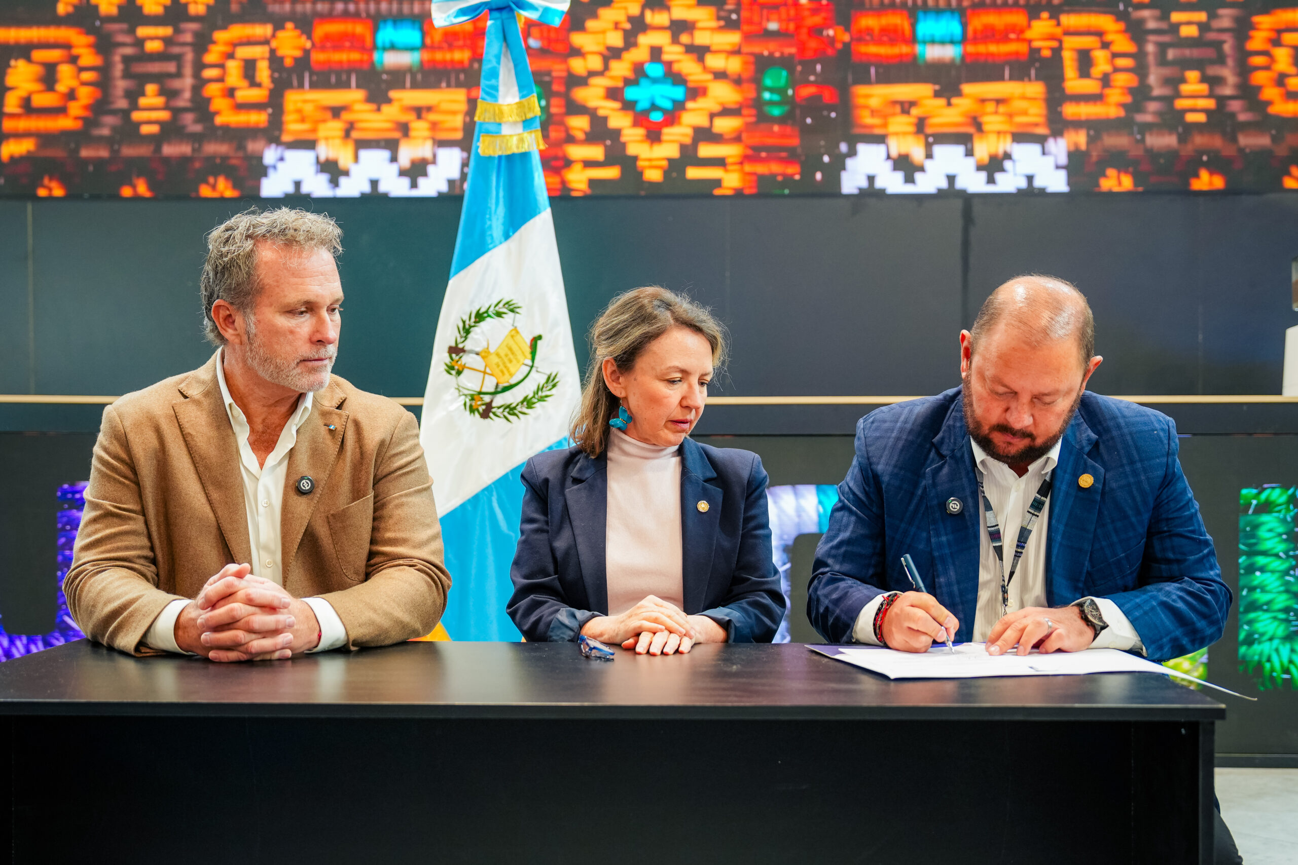 “Pacto por un Atitlán Transparente” para fortalecer la protección ambiental y el turismo sostenible