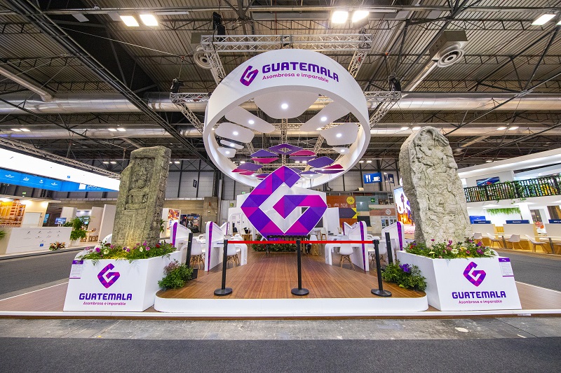 Guatemala recibe premio por el mejor stand en FITUR 2023